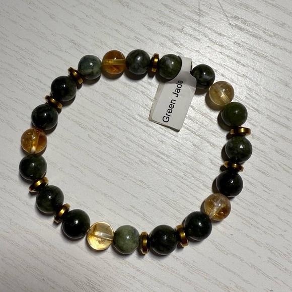 Green Jade Beaded Bracelet with Gold Accents - Picture 2 of 4
